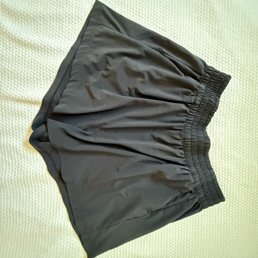 Vuori Villa Women's Black Shorts